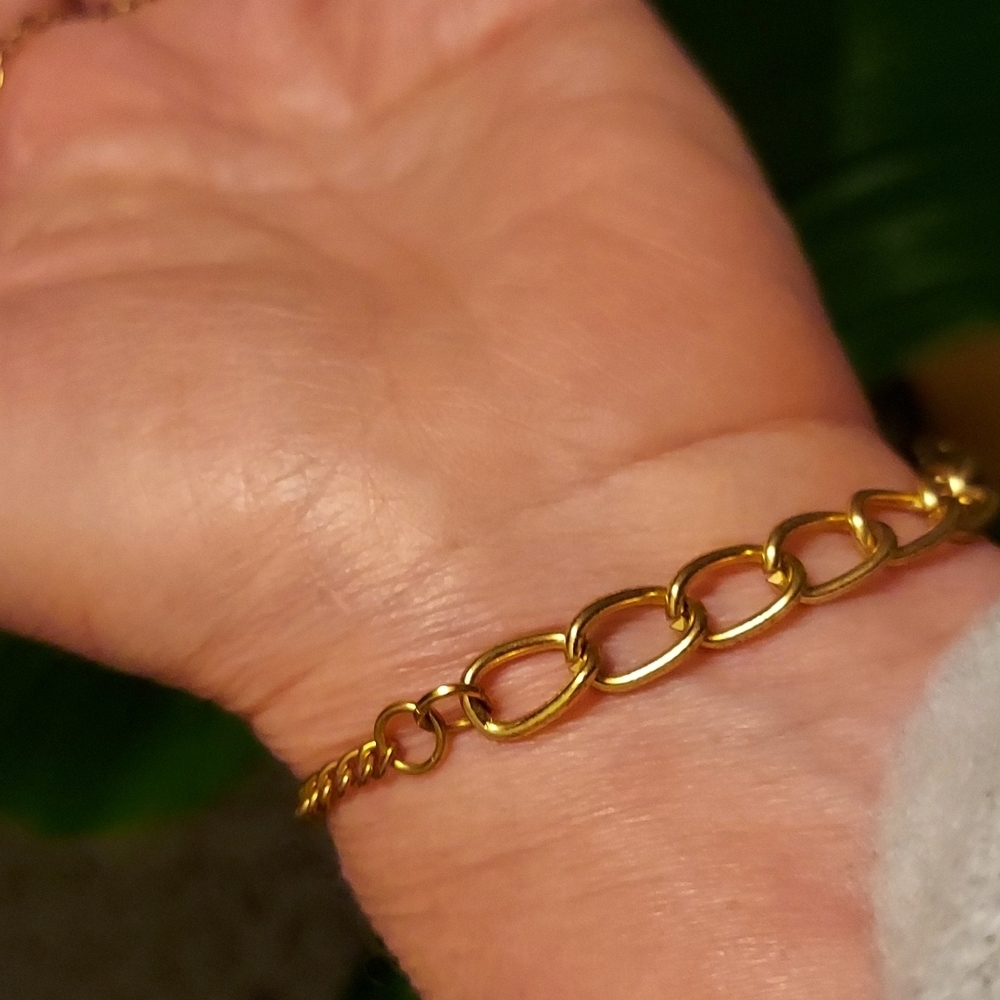 Vincero Spiderweb Hand Chain - Picture 2 of 4